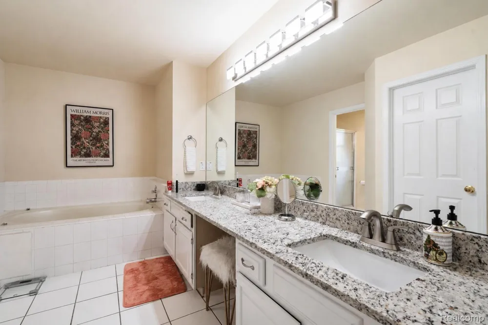 47370 Scarlet Drive Novi City, MI 48374