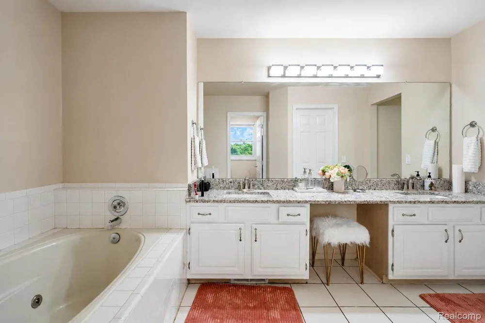 47370 Scarlet Drive Novi City, MI 48374