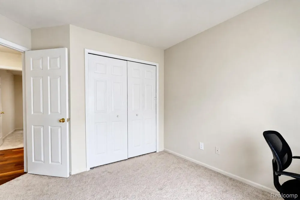 47370 Scarlet Drive Novi City, MI 48374