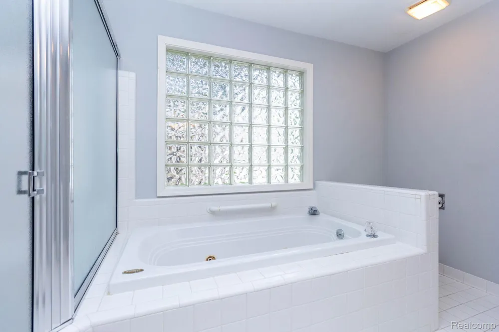3387 Henley Court Rochester Hills City, MI 48309