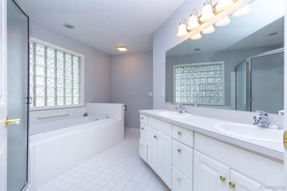 3387 Henley Court Rochester Hills City, MI 48309