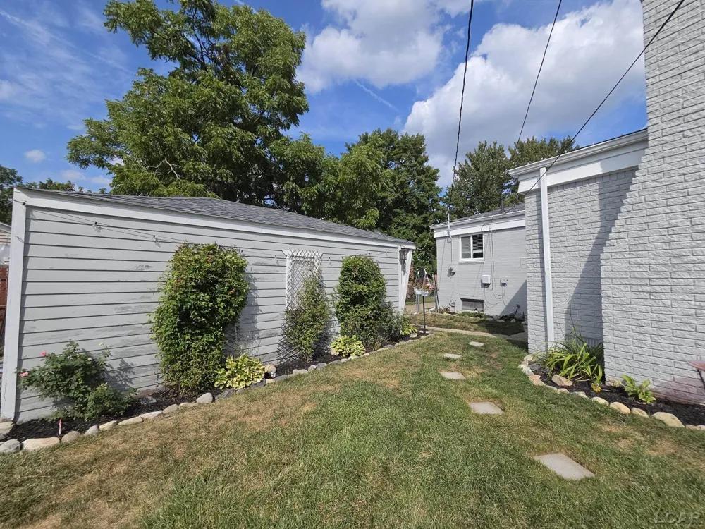 8430 BIRCH STREET Taylor City, MI 48180