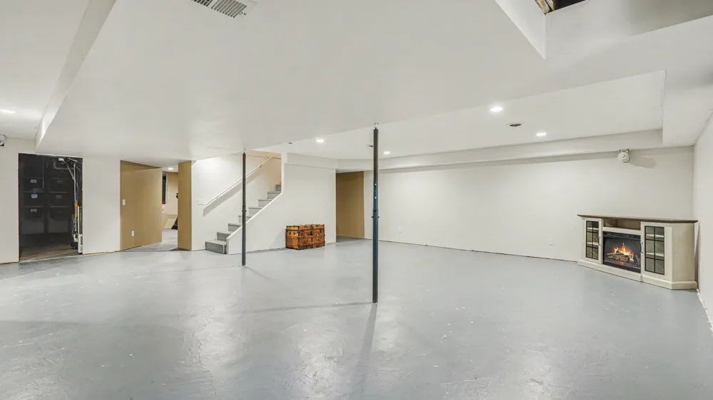 230 W Deerfield Road Deerfield Township, MI 48858