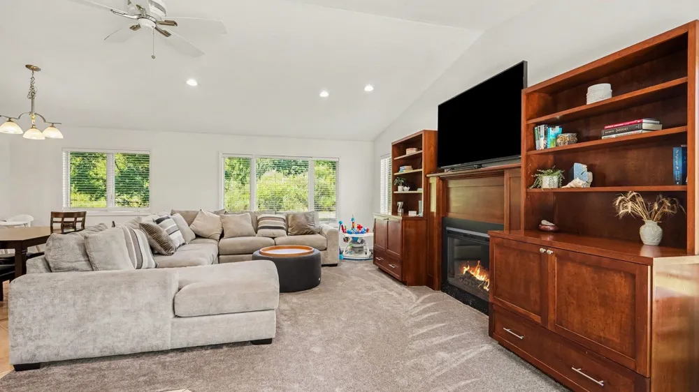 230 W Deerfield Road Deerfield Township, MI 48858