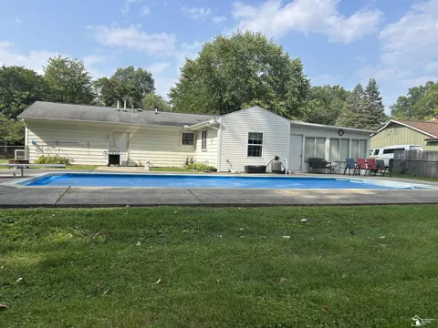 2727 Thunderbird Trail