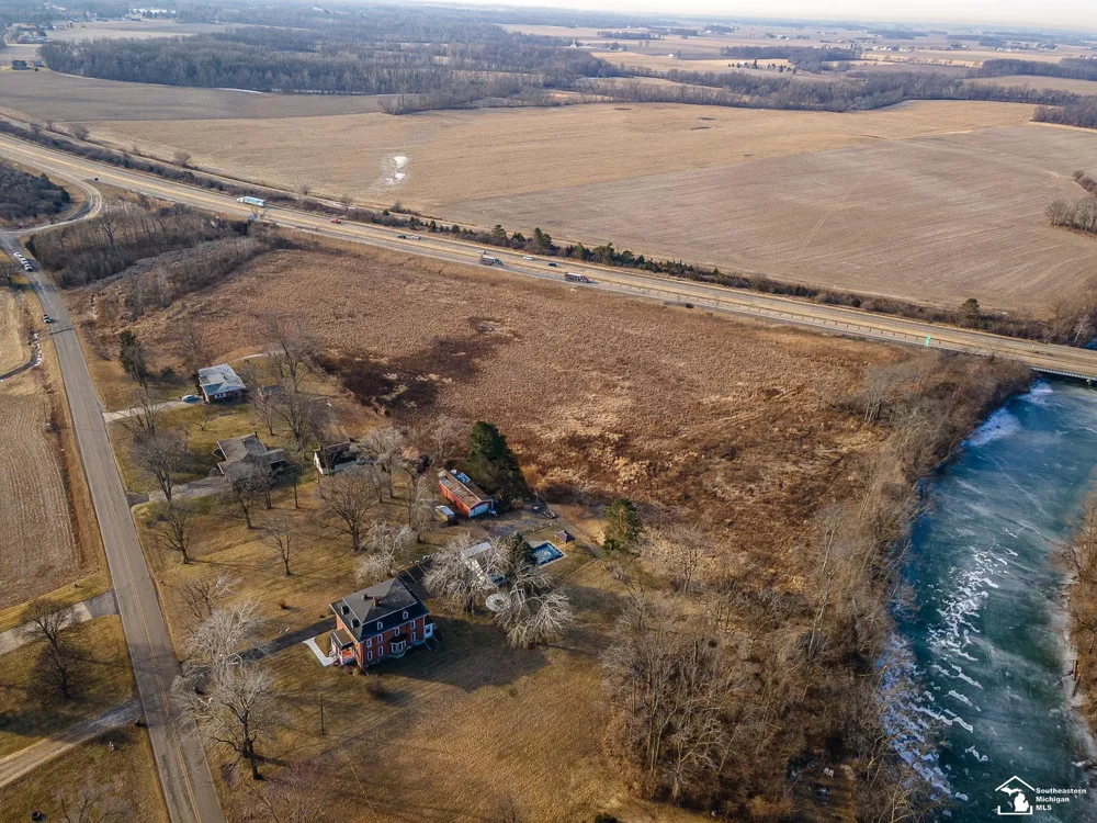 E Lloyd Road Dundee Village, MI 48131
