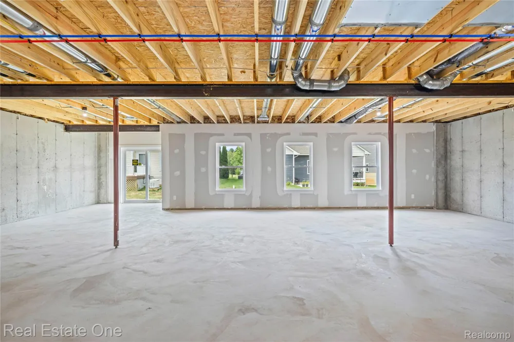 7453 Village Court Springfield Charter Township, MI 48350