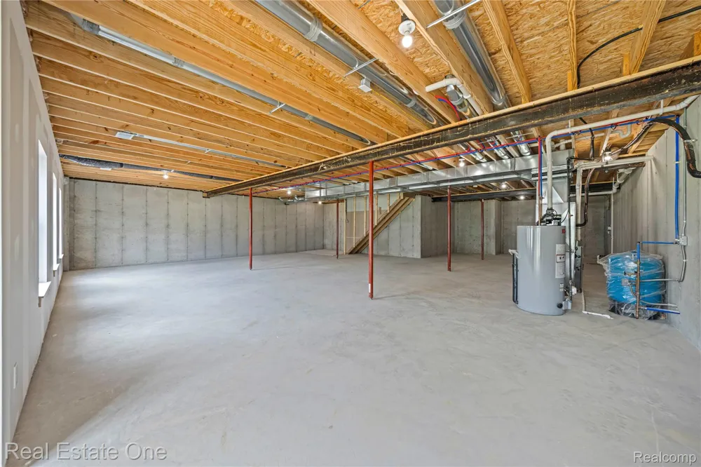 7453 Village Court Springfield Charter Township, MI 48350