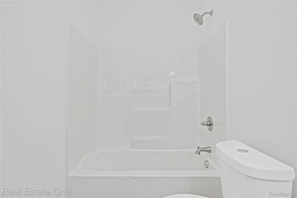 7453 Village Court Springfield Charter Township, MI 48350