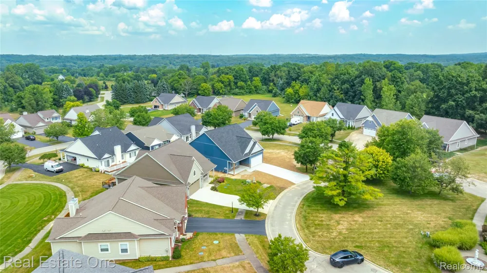 7453 Village Court Springfield Charter Township, MI 48350
