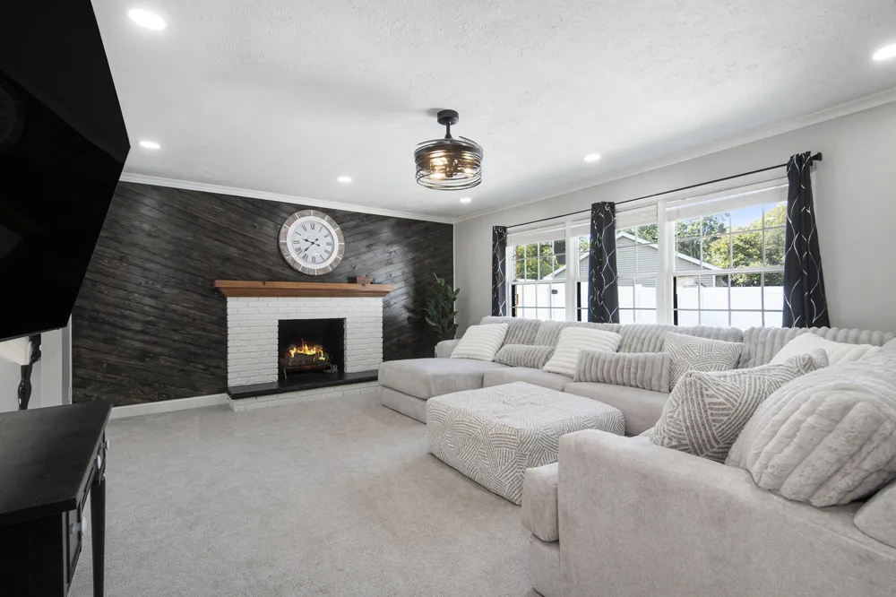 4085 Quainton Road Norton Shores City, MI 49441