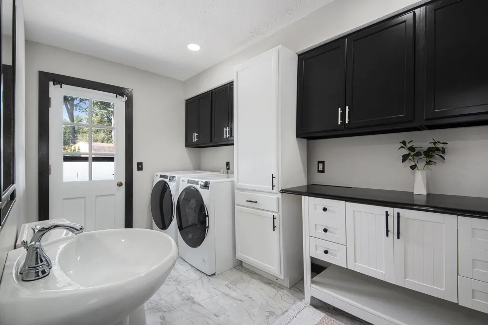 4085 Quainton Road Norton Shores City, MI 49441