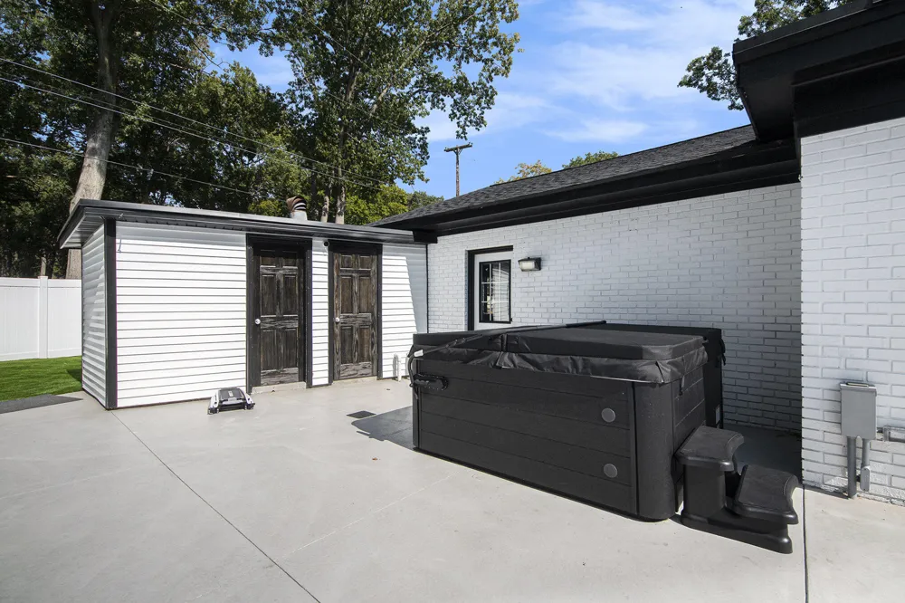 4085 Quainton Road Norton Shores City, MI 49441