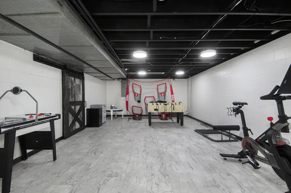 4085 Quainton Road Norton Shores City, MI 49441