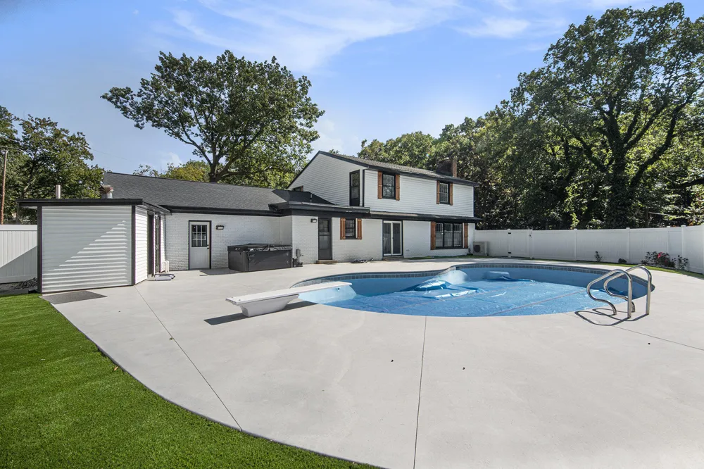 4085 Quainton Road Norton Shores City, MI 49441