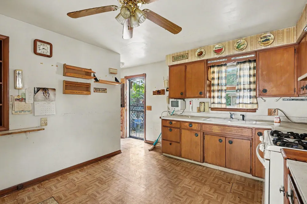 1325 Francis Avenue Muskegon City, MI 49442