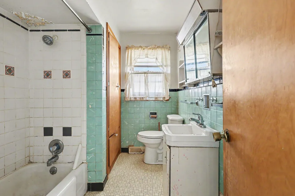1325 Francis Avenue Muskegon City, MI 49442