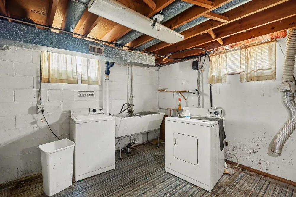 1325 Francis Avenue Muskegon City, MI 49442