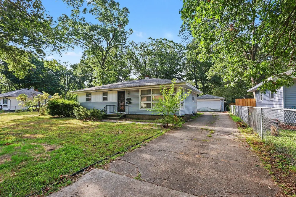 1325 Francis Avenue Muskegon City, MI 49442