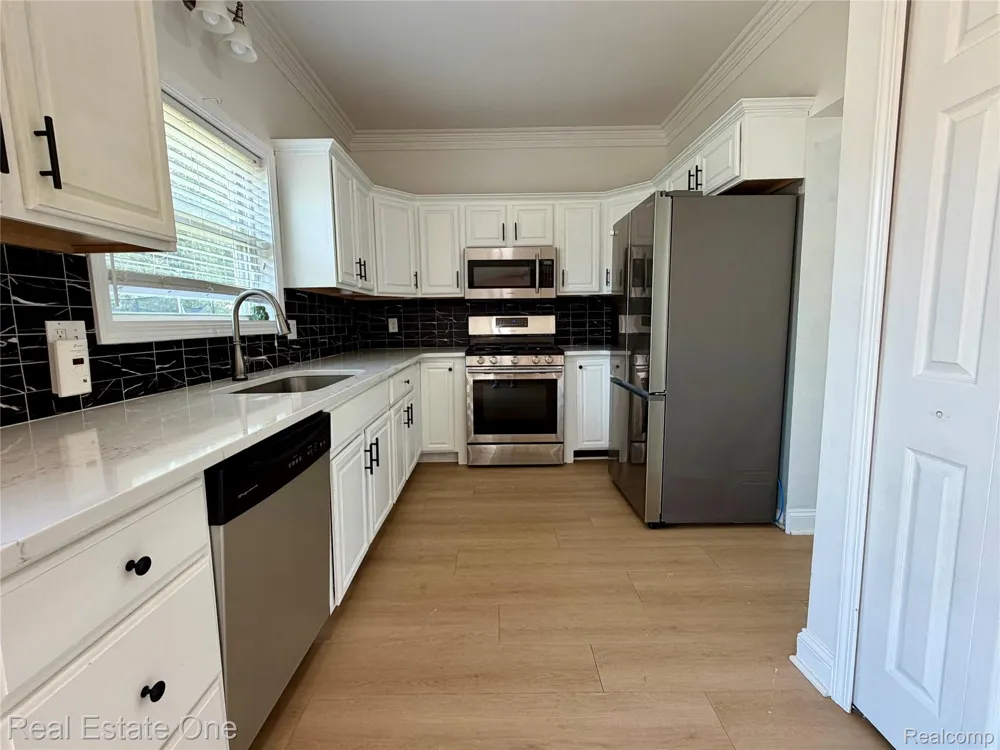 1930 Alexander Drive Westland City, MI 48186