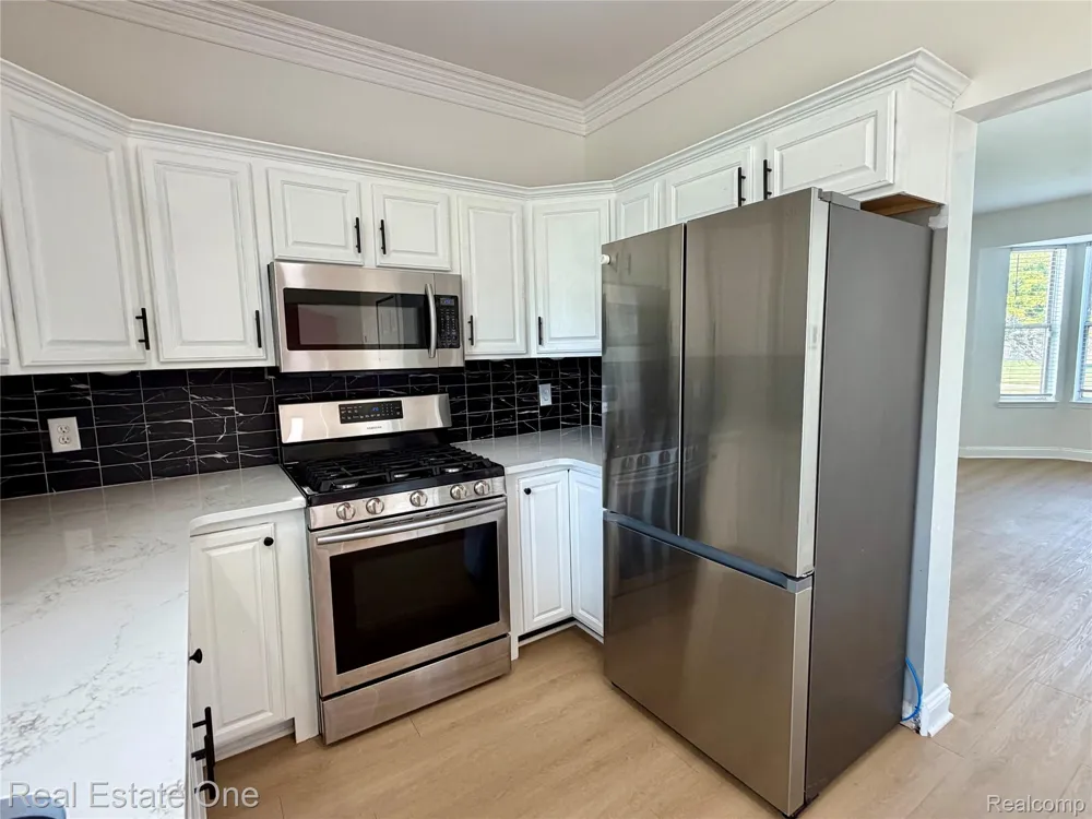 1930 Alexander Drive Westland City, MI 48186