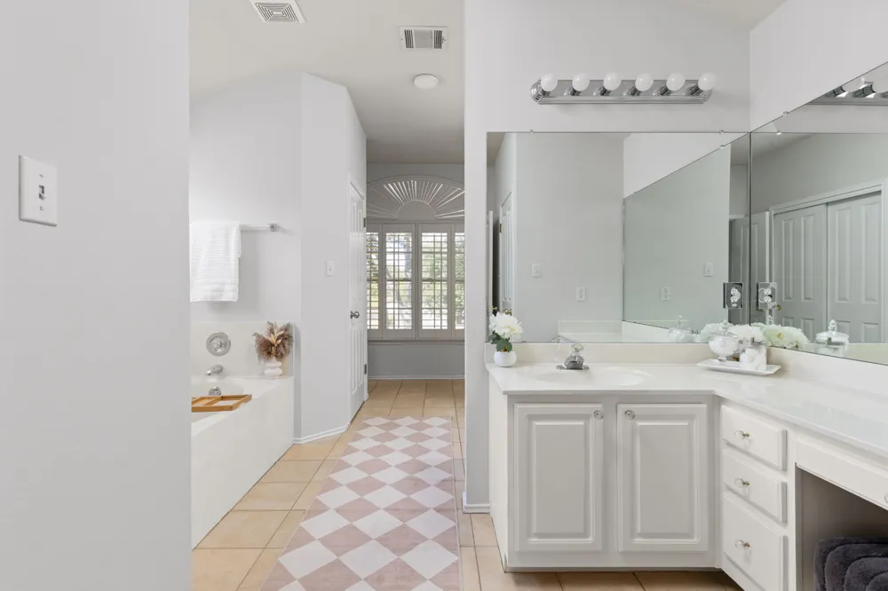 8017 Luling Lane Austin, TX 78729