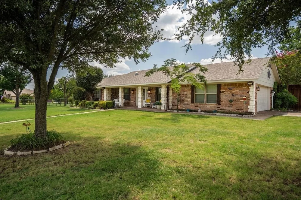 301 Meadow Knoll Drive Double Oak, TX 75077