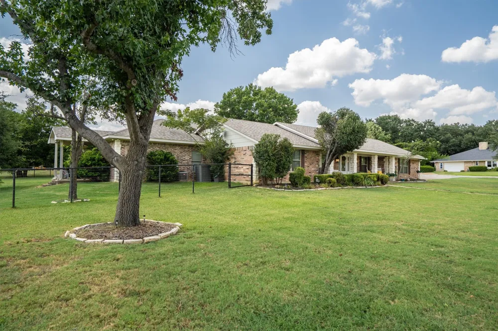 301 Meadow Knoll Drive Double Oak, TX 75077