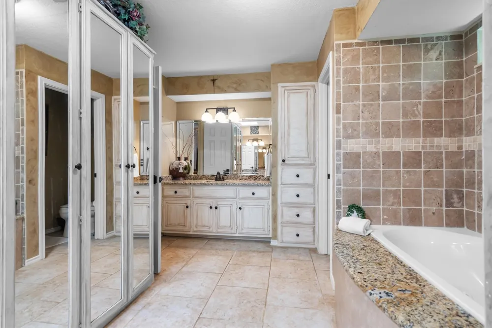 301 Meadow Knoll Drive Double Oak, TX 75077