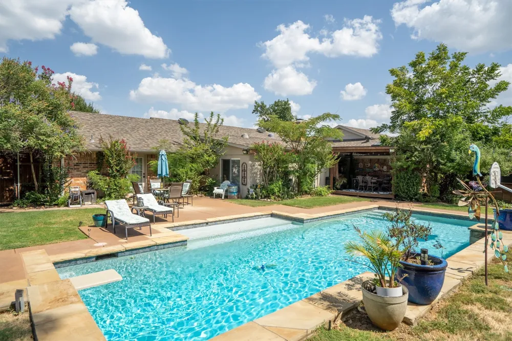 301 Meadow Knoll Drive Double Oak, TX 75077