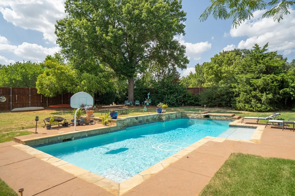 301 Meadow Knoll Drive Double Oak, TX 75077