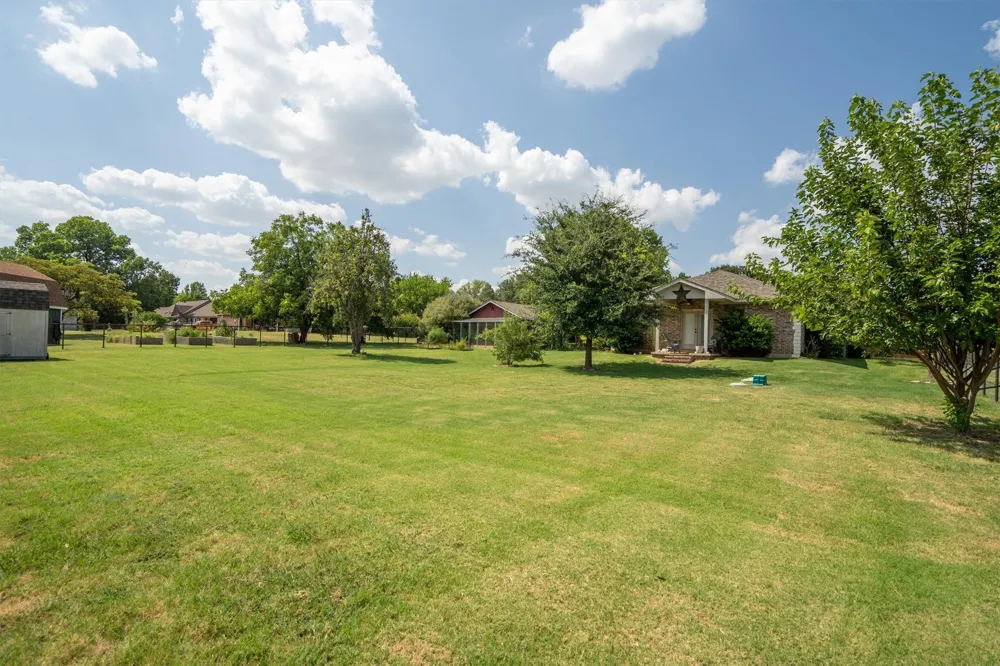 301 Meadow Knoll Drive Double Oak, TX 75077