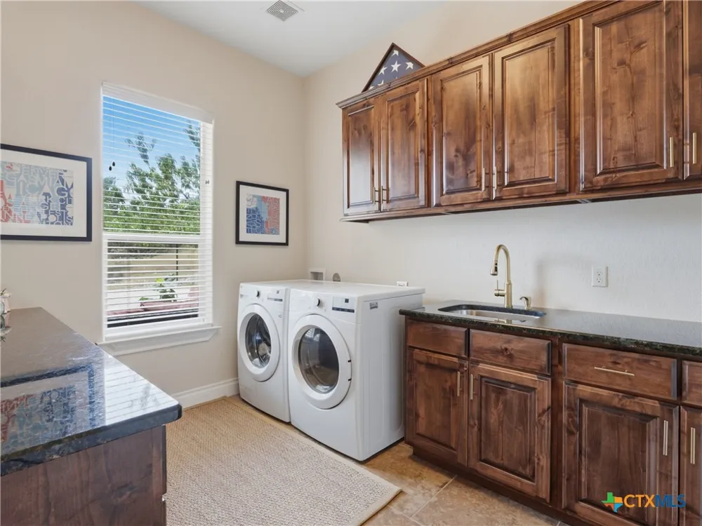 324 Valley Lodge New Braunfels, TX 78132