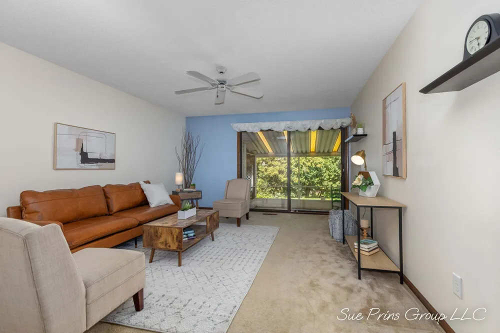 7438 Pine Grove Drive Jenison, MI 49428