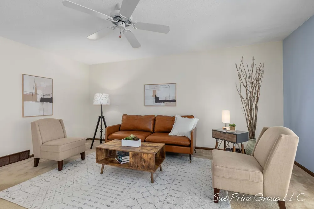 7438 Pine Grove Drive Jenison, MI 49428