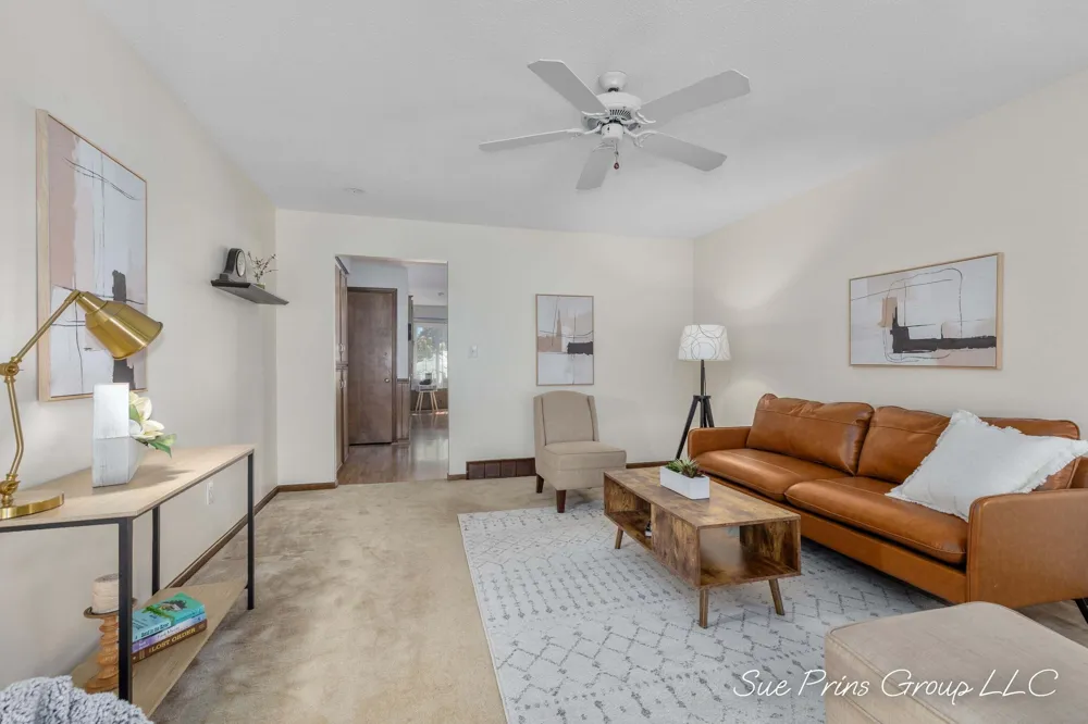 7438 Pine Grove Drive Jenison, MI 49428