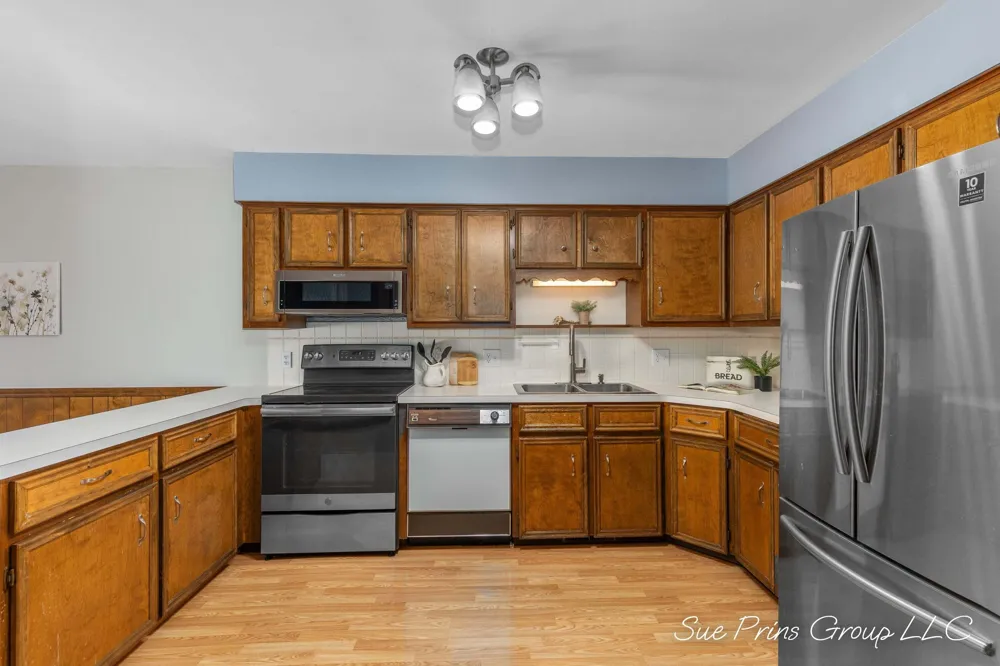 7438 Pine Grove Drive Jenison, MI 49428