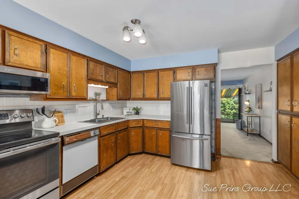 7438 Pine Grove Drive Jenison, MI 49428