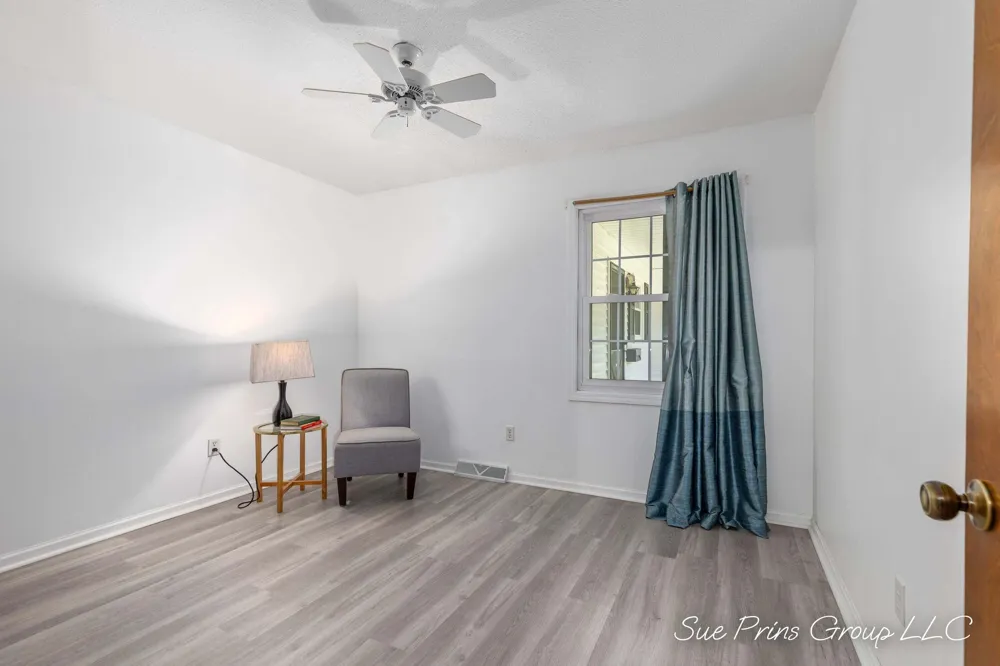 7438 Pine Grove Drive Jenison, MI 49428