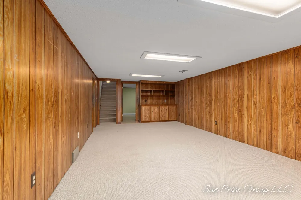 7438 Pine Grove Drive Jenison, MI 49428