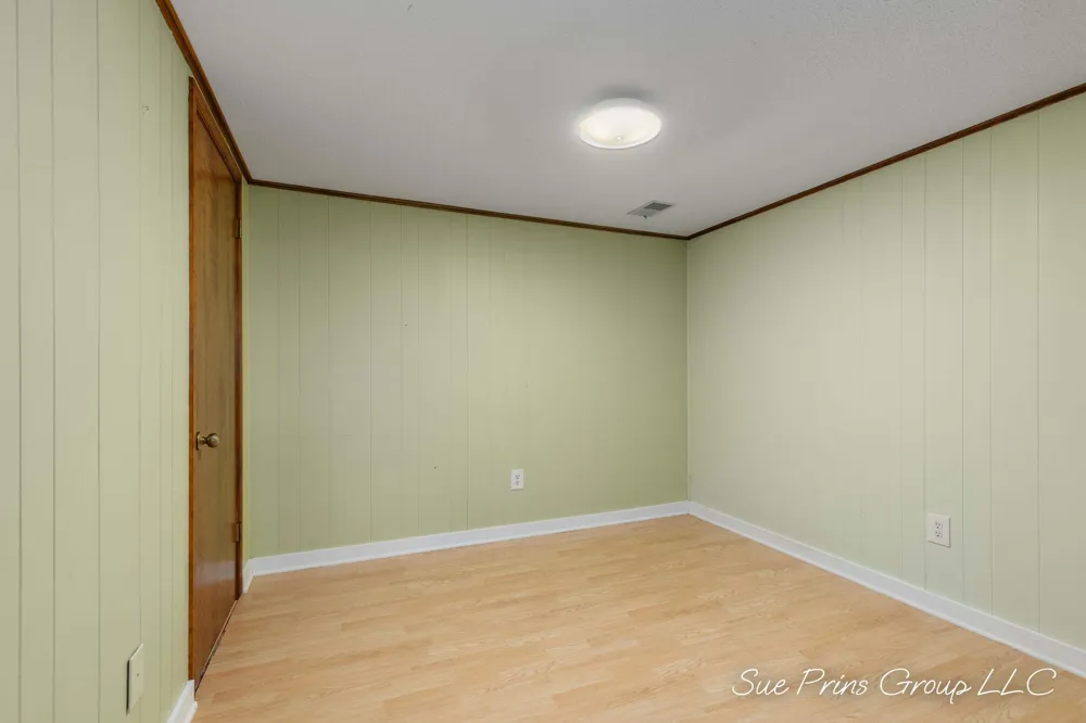 7438 Pine Grove Drive Jenison, MI 49428