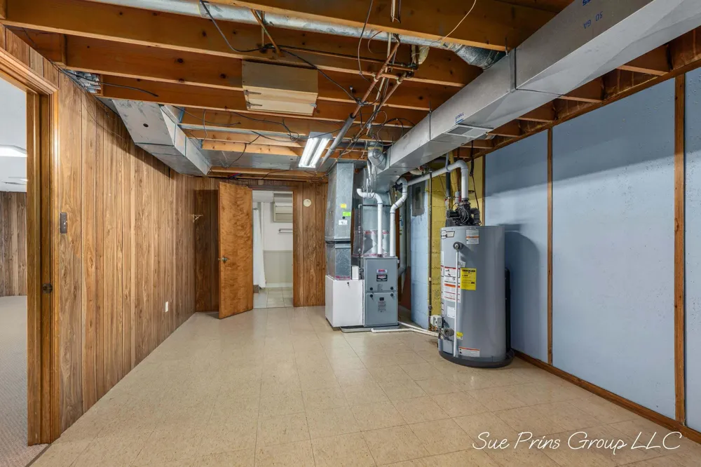 7438 Pine Grove Drive Jenison, MI 49428