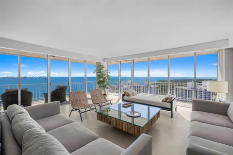 881 Ocean Dr #20A