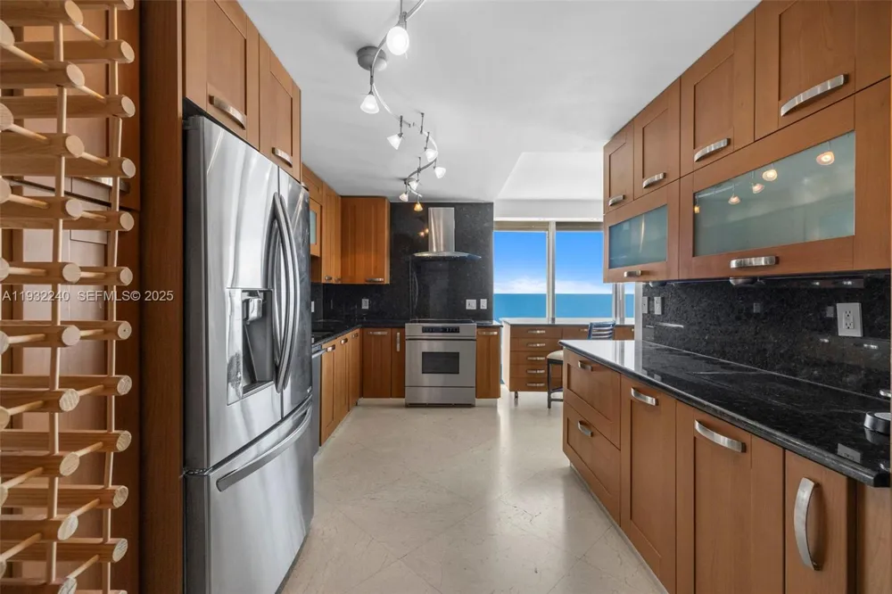 881 Ocean Dr #20A Key Biscayne, FL 33149