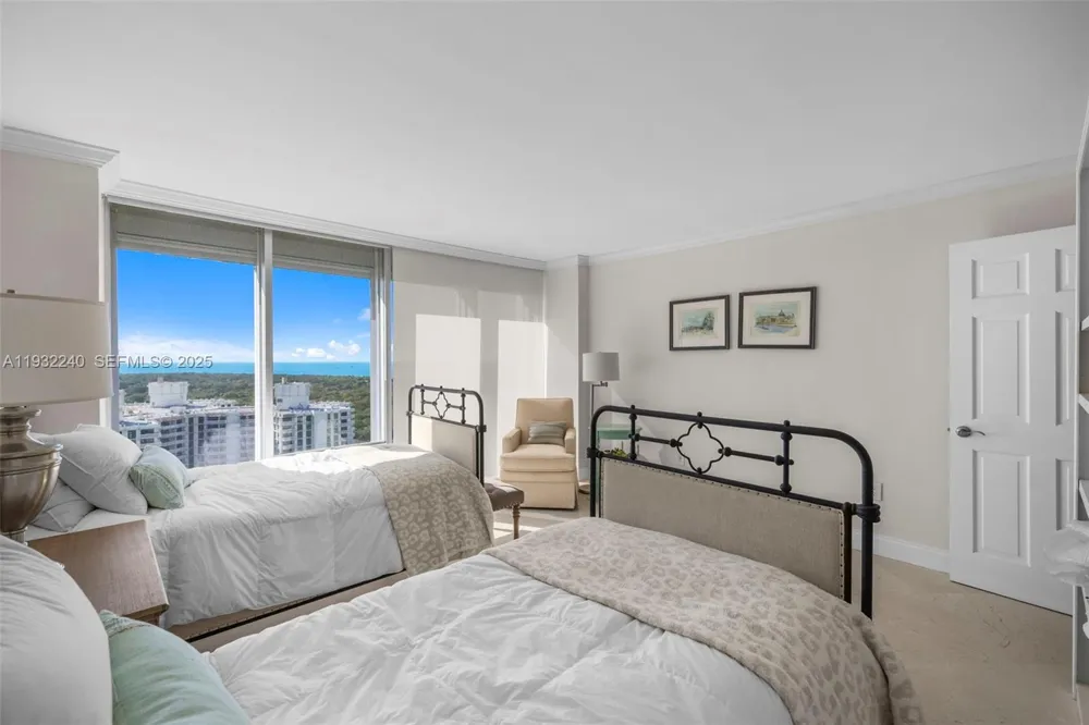 881 Ocean Dr #20A Key Biscayne, FL 33149