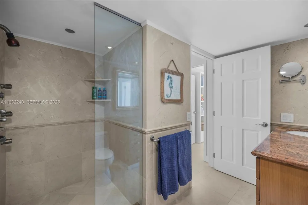 881 Ocean Dr #20A Key Biscayne, FL 33149