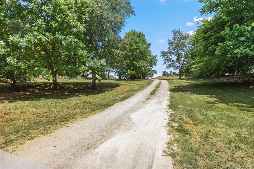 4140 HWY 332 Hoschton, GA 30548