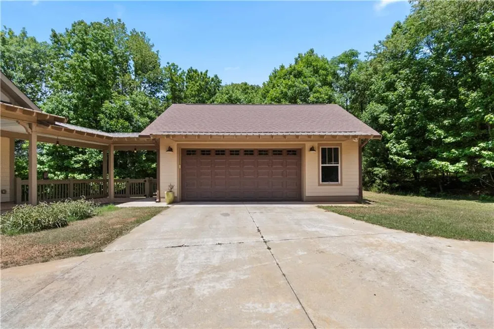 4140 HWY 332 Hoschton, GA 30548