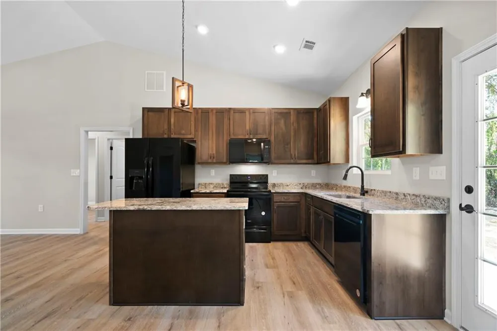 652 Harris Circle Cedartown, GA 30125