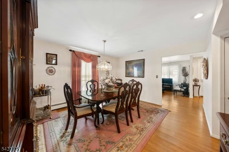 932 Beatrice Pkwy Edison, NJ 08820